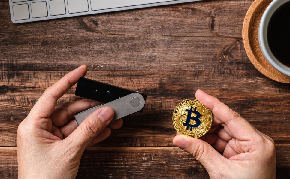 Choosing the Right Wallet for Bitcoin ATMs: Digital vs. Hardware Options